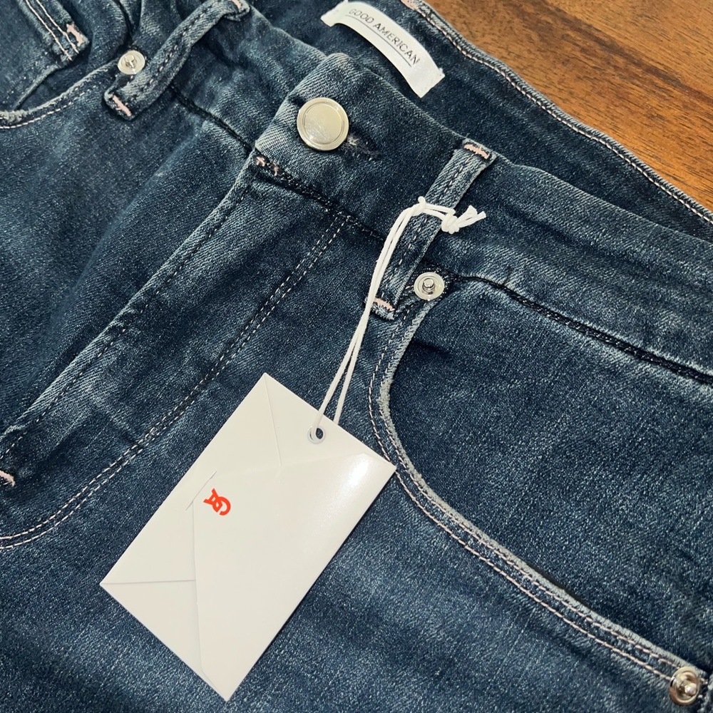 Good American - Good Legs Cropped Jeans - Picture 8 of 14